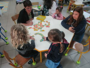 Matinée jeux de société chez les PS-MS