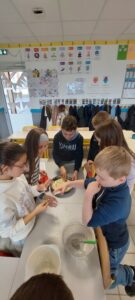 La galette des rois chez les CP-CE1 et les CM1-CM2